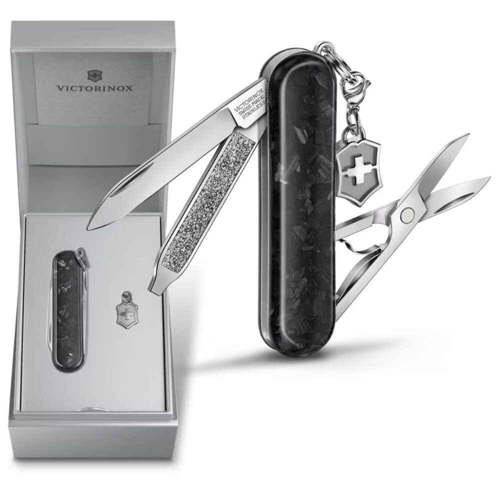 0.6221.90-1.jpg Navaja Victorinox 0.6221.90 Classic Brillant Glass Carbon